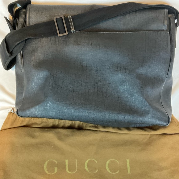 Gucci Messenger bag with flap. Excellent condition. - Picture 6 of 10